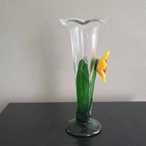 Elegant Glass Vase with Sunflower Design - Picture 2 of 6